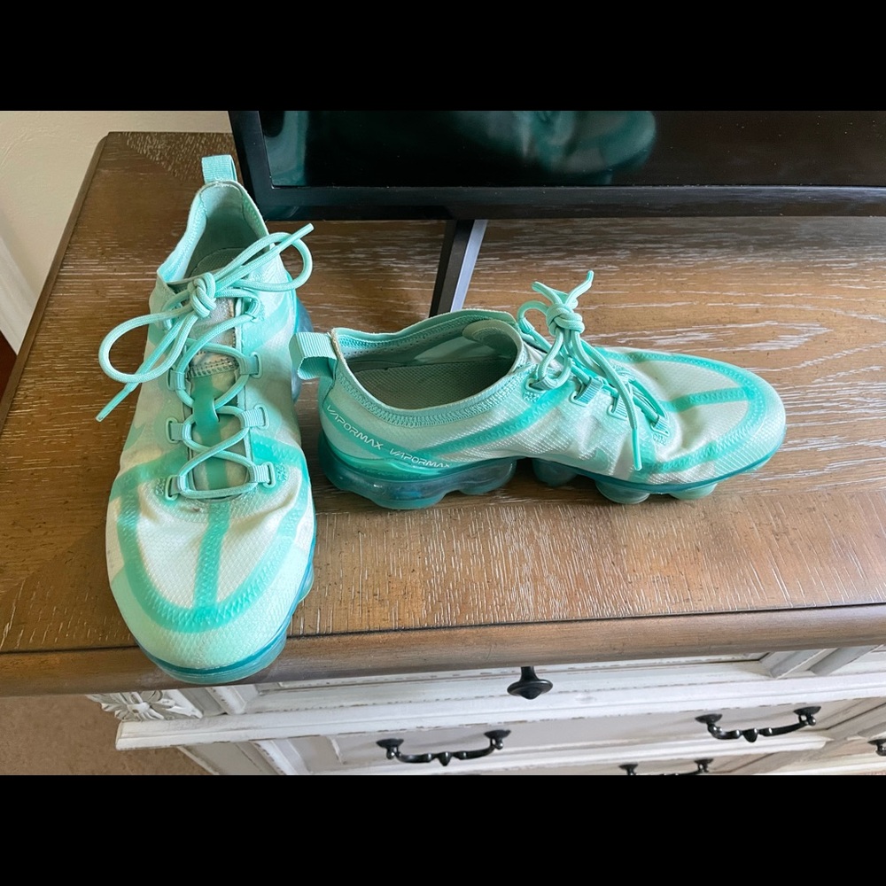 Nike 8.5 women vapor max